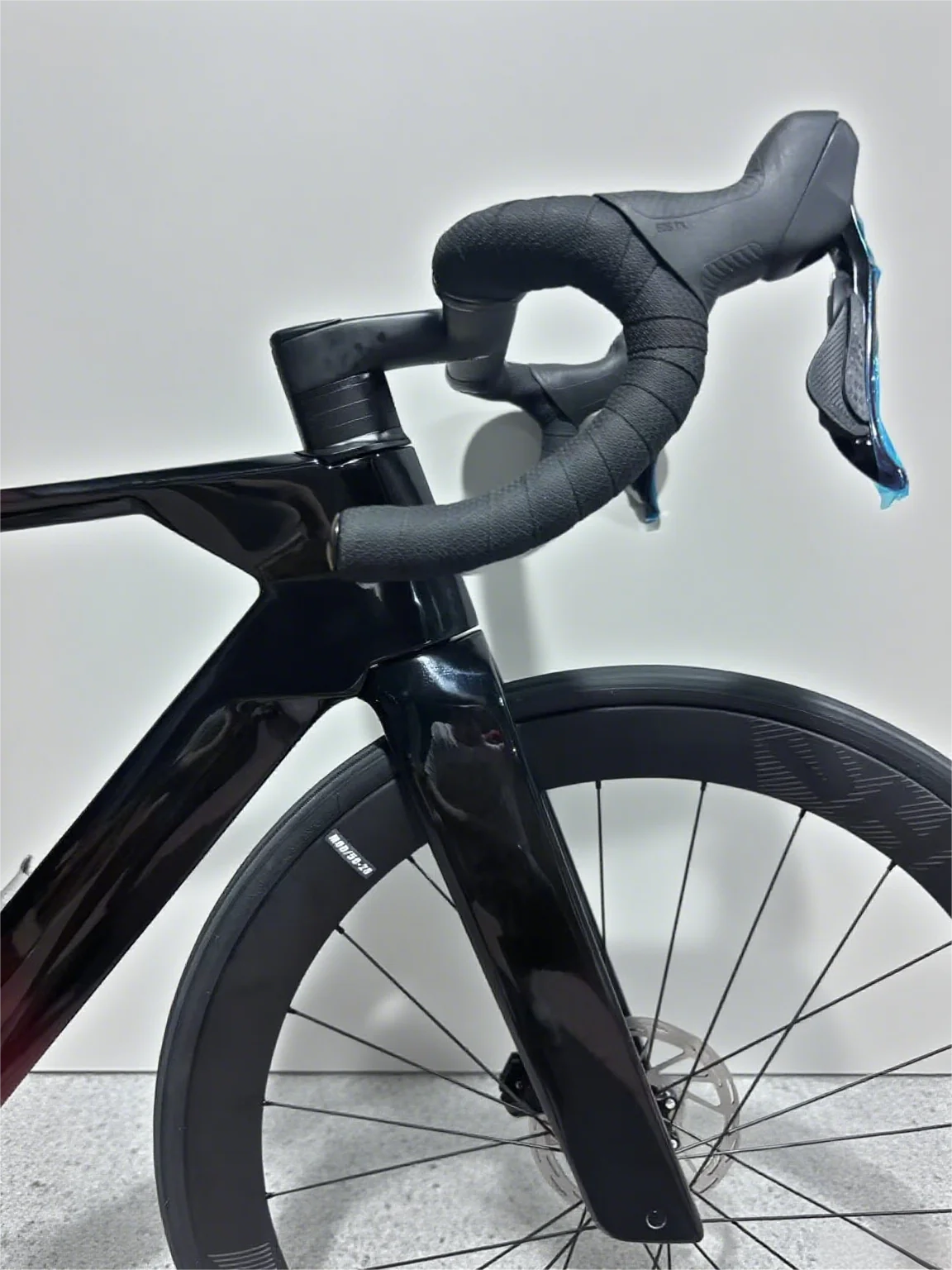 KOZO Factory Direct Sale High Modulus Carbon Fiber Road Bike Frame Set, Optional Configuration Optional Carbon Wheels Alu Wheels